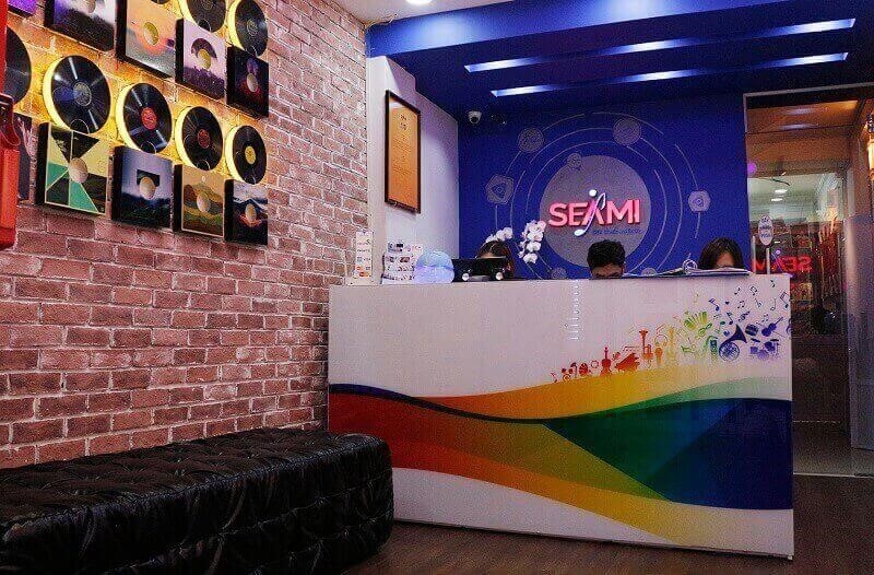 SEAMI, viết tắt của South East Asia Music Institute, là một trung tâm âm nhạc tại khu vực Đông Nam Á. SEAMI cung cấp các khóa học và khoá đào tạo về âm nhạc để giúp các học viên phát triển kỹ năng và năng lực của họ trong lĩnh vực này. Tại SEAMI, học viên có cơ hội học từ các giáo viên tài năng và giàu kinh nghiệm, được trang bị với các thiết bị âm thanh và công nghệ hiện đại nhất. SEAMI đặt mục tiêu giúp các học viên trở thành các nghệ sĩ tài năng và chuyên nghiệ