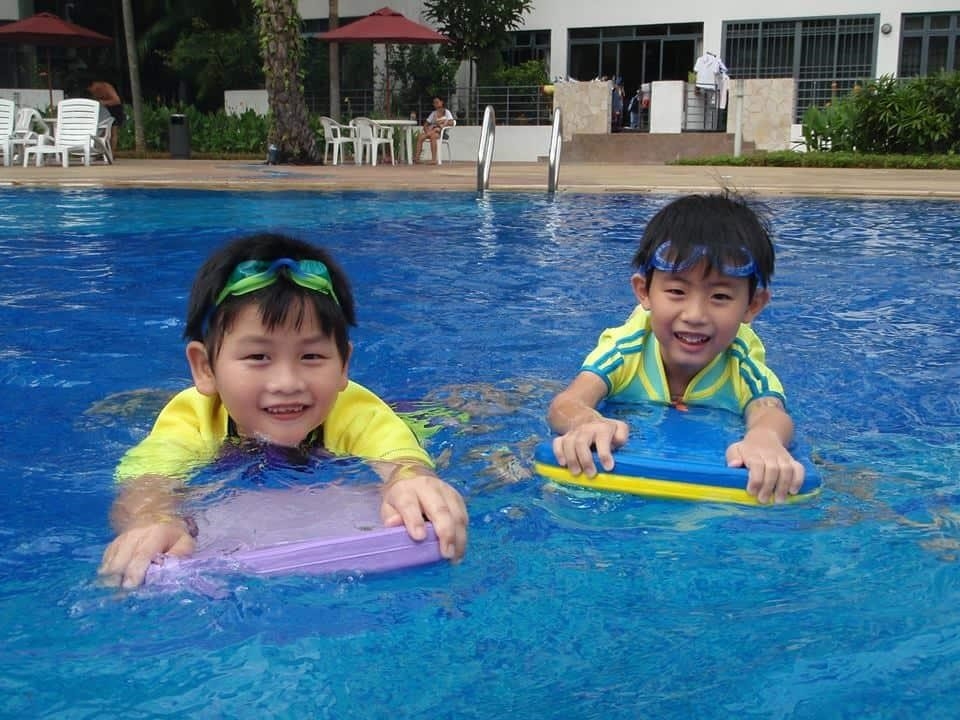 SaigonKidswim là trung tâm tập bơi trẻ em tại Sài Gòn. Tại đây, các bé được học bơi với những giáo viên giàu kinh nghiệm và có tâm huyết. Trung tâm cũng được trang bị đầy đủ thiết bị và hệ thống an toàn để đảm bảo an toàn cho các bé khi tập luyện. Ngoài ra, SaigonKidswim còn tổ chức các hoạt động ngoại khóa thú vị giúp các bé phát triển kỹ năng bơi lội và sáng tạo.