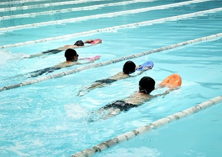 Yết Kiêu Swimming Club is a place where people can come to swim and enjoy the water. It's a great way to stay active and healthy, and it's also a lot of fun. The club offers a variety of programs and activities for swimmers of all ages and skill levels, so everyone can find something that suits their needs. Whether you're looking to improve your technique, train for a competition, or just relax and have a good time, Yết Kiêu Swimming Club is the perfect place to do it. So come on in and make a splash!