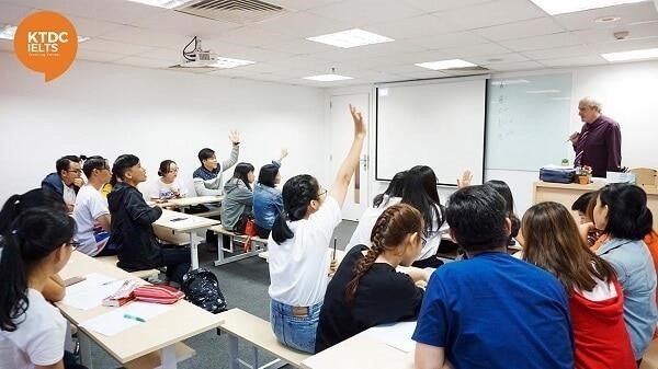 Trung Tâm Ngoại Ngữ KTDC là một trung tâm giáo dục chuyên về ngoại ngữ. Nơi đây cung cấp các khóa học tiếng Anh, tiếng Hàn và tiếng Nhật cho các học viên. Trung tâm sử dụng phương pháp giảng dạy hiện đại và đội ngũ giáo viên giàu kinh nghiệm để đảm bảo chất lượng giảng dạy tốt nhất. Ngoài ra, trung tâm cũng có đầy đủ các tiện ích như thư viện, phòng học rộng rãi và trang thiết bị hiện đại để hỗ trợ học tập của các