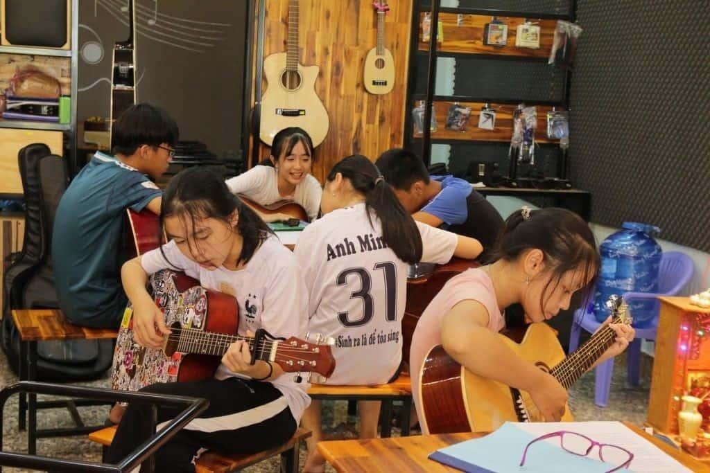 Ngũ Cung là một trung tâm âm nhạc nổi tiếng. Nơi đây được xây dựng để giới thiệu và phát triển nghệ thuật âm nhạc ở Việt Nam. Trung tâm chuyên tổ chức các buổi biểu diễn, hội thảo, đào tạo và cung cấp các dịch vụ âm nhạc chuyên nghiệp cho các nghệ sĩ và những người yêu thích âm nhạc. Được trang bị đầy đủ các thiết bị âm thanh, ánh sáng và các phòng thu, Ngũ Cung là một địa điểm lý tưởng cho các