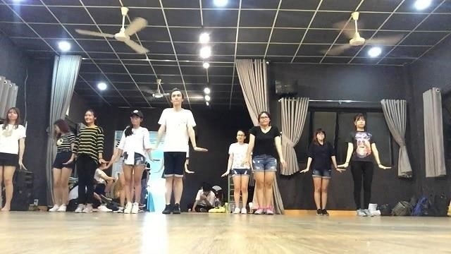 Kpop Dance, also known as Bin Gà Class, is a popular dance style that originated from South Korea. It involves a combination of fast-paced movements, intricate choreography, and catchy music. This dance style has gained a massive following around the world, especially among young people.Bin Gà Class is not just about dancing, but also about expressing oneself through movement. It requires a lot of energy, discipline, and practice to master the various dance steps. The dance style is known for its unique blend of hip-hop, jazz, and traditional Korean dance elements.Many Kpop Dance enthusiasts join dance classes to improve their skills and learn new routines. These classes are led by experienced dance instructors who provide step-by-step guidance and feedback to help students achieve their dance goals.Overall, Kpop Dance is an exciting and dynamic dance style that continues to captivate audiences worldwide. Its popularity shows no signs of slowing down, and it is sure to remain a favorite among dance enthusiasts for years to come.