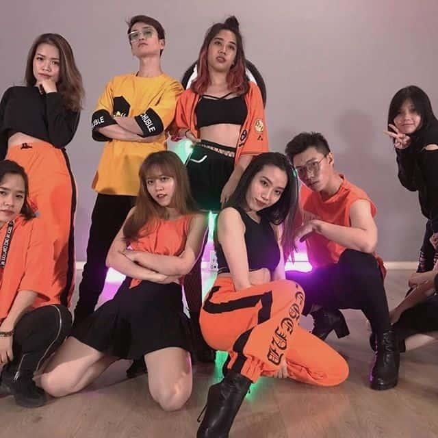 BMP Dance Studio là một trung tâm văn hóa nghệ thuật chuyên về môn nhảy. Đây là địa chỉ lý tưởng cho những ai yêu thích và muốn tìm hiểu về nghệ thuật nhảy. BMP Dance Studio có đội ngũ giáo viên giàu kinh nghiệm và đầy nhiệt huyết, sẵn sàng chia sẻ kiến thức và kinh nghiệm của mình với học viên. Tại đây, học viên sẽ được học tập và trau dồi kỹ năng nhảy của mình thông qua các lớp học chất lượng cao và các buổi tập luyện