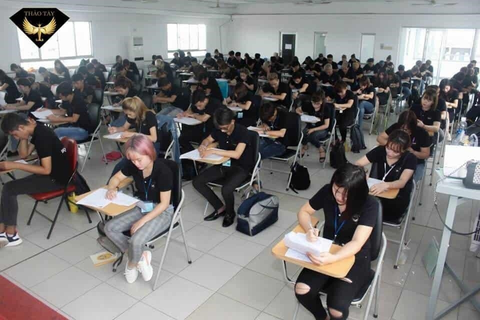 Học viện Thảo Tây là trường đào tạo chuyên sâu về các lĩnh vực liên quan đến cây cảnh, vườn tược và thiết kế cảnh quan. Trường cung cấp cho sinh viên những kiến thức và kỹ năng cần thiết để trở thành những chuyên gia trong lĩnh vực này. Học viện Thảo Tây có đội ngũ giảng viên giàu kinh nghiệm và có trình độ cao, cùng với cơ sở vật chất hiện đại, đáp ứng được nhu cầu đào tạo và nghiên cứu của sinh viên. Ngoài ra, trường còn