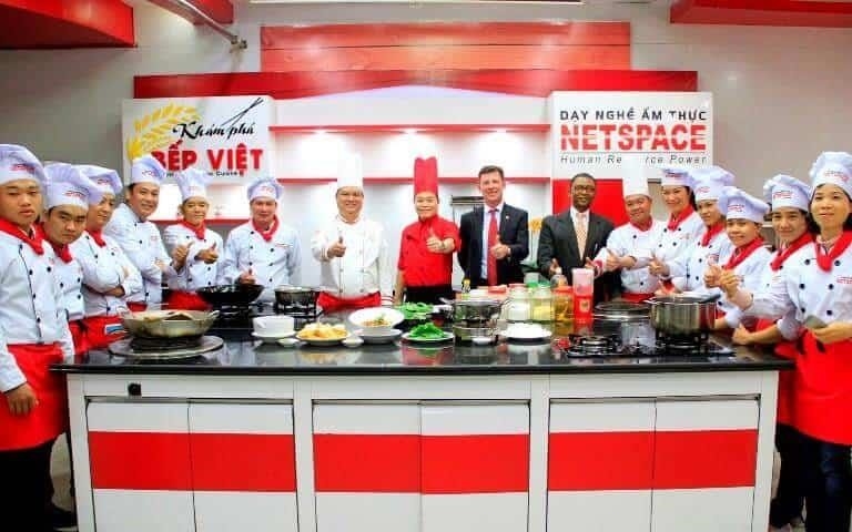 là một trường học chuyên về nghề nấu ăn, cung cấp các khóa học đa dạng từ cơ bản đến chuyên sâu cho các học viên có đam mê với ẩm thực. Netspace được trang bị đầy đủ các thiết bị và công nghệ tiên tiến nhất để đào tạo cho học viên có khả năng nắm bắt nhanh chóng và phát triển kỹ năng nấu ăn của mình. Tại đây, học viên sẽ được học từ các đầu bếp có kinh nghiệm và được giám sát bởi các chuyên gia để đảm bảo chất lượng giảng