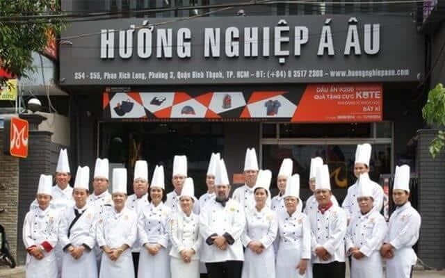 Trường hướng nghiệp Á – Âu là một trường đại học nổi tiếng tại châu Âu, chuyên đào tạo các chương trình học về kinh doanh, kỹ thuật, công nghệ và nghệ thuật. Trường cung cấp chương trình học bằng tiếng Anh để thu hút nhiều sinh viên quốc tế. Tại đây, sinh viên được trang bị kiến thức và kỹ năng cần thiết để sẵn sàng cho sự nghiệp trong tương lai. Trường hướng nghiệp Á – Âu luôn đảm bảo môi trường học tập chuyên nghiệp và đa