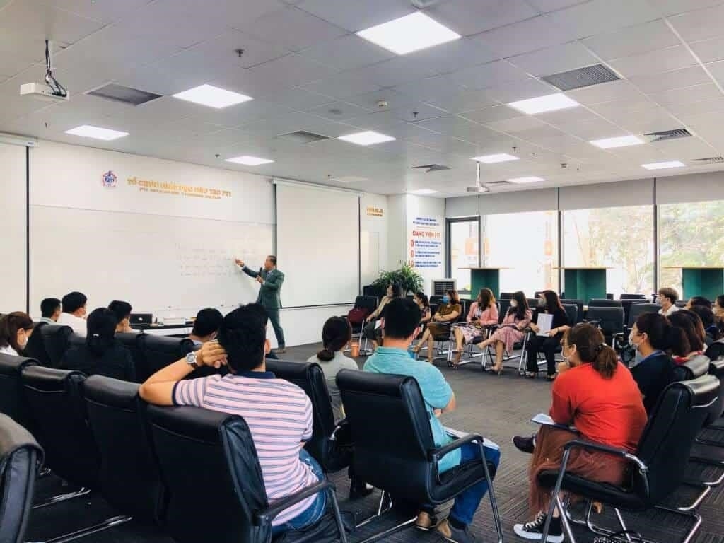 PTI là một tổ chức giáo dục.