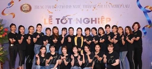 Trường thẩm mỹ LaLi là một trường đào tạo chuyên về lĩnh vực thẩm mỹ. Tại đây, học viên được trang bị các kiến thức và kỹ năng cần thiết để trở thành các chuyên gia về làm đẹp. Với đội ngũ giảng viên giàu kinh nghiệm và các phòng học được trang bị đầy đủ các trang thiết bị hiện đại, trường thẩm mỹ LaLi cam kết mang lại cho học viên một trải nghiệm học tập tốt nhất.