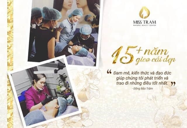 Học viện thẩm mỹ Miss Tram là nơi đào tạo chuyên sâu các kỹ năng làm đẹp như trang điểm, phun xăm thẩm mỹ, chăm sóc da và nhiều hơn nữa. Với đội ngũ giảng viên giàu kinh nghiệm và phương pháp đào tạo tiên tiến, học viên sẽ được học tập và thực hành trên các công cụ và sản phẩm chất lượng cao để trở thành những chuyên gia làm đẹp có tay nghề cao và kiến thức sâu rộng. Học viện cũng cung cấp các dịch vụ làm đẹ