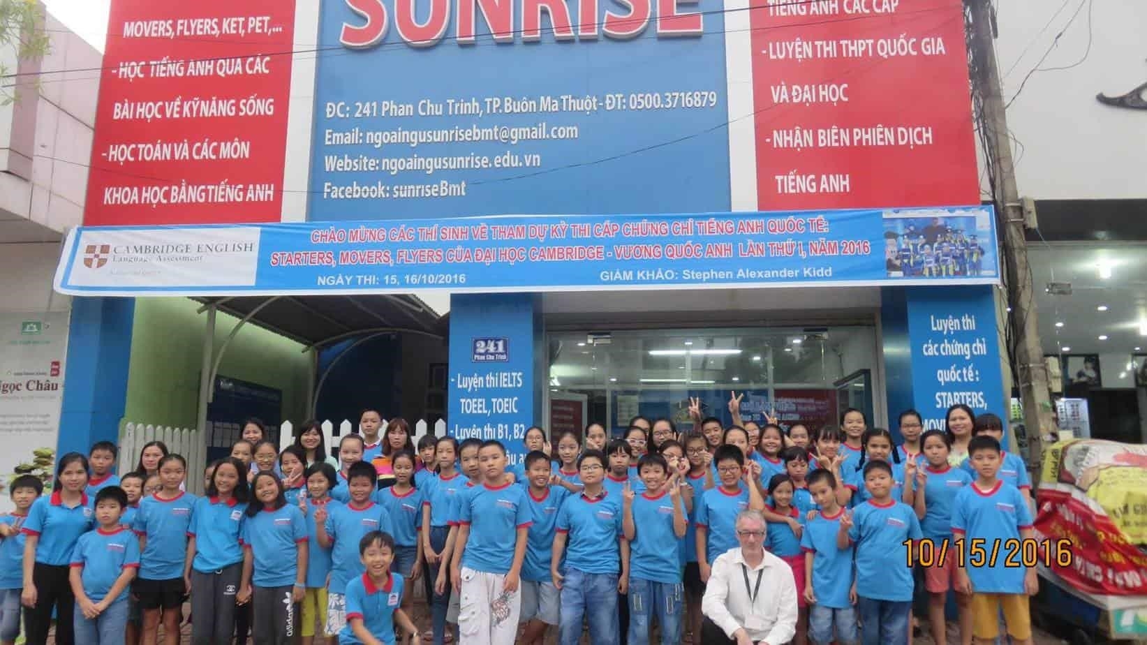 SUNRISE là một trung tâm Anh ngữ nổi tiếng với nhiều khóa học chất lượng và giáo viên tâm huyết. Học viên tại đây được học qua nhiều phương pháp giảng dạy hiện đại và được đánh giá theo tiêu chuẩn quốc tế. Ngoài ra, các hoạt động ngoại khóa và sự hỗ trợ tận tình của đội ngũ nhân viên cũng là điểm nhấn của SUNRISE.