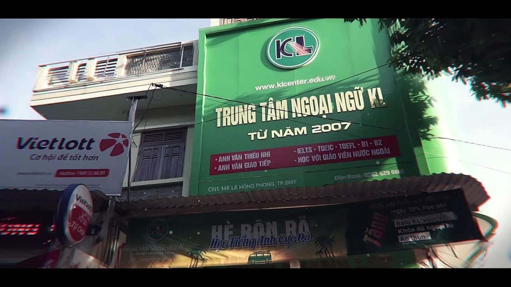 Trung tâm Ngoại ngữ KL là một cơ sở đào tạo ngôn ngữ nằm ở thành phố KL. Trung tâm cung cấp các khóa học tiếng Anh, tiếng Trung Quốc, tiếng Nhật và nhiều ngôn ngữ khác cho học sinh và người đi làm. Ngoài ra, trung tâm còn tổ chức các hoạt động giải trí và văn hóa như du lịch, trò chơi và ẩm thực để giúp học viên rèn luyện kỹ năng ngôn ngữ của mình một cách toàn diện.