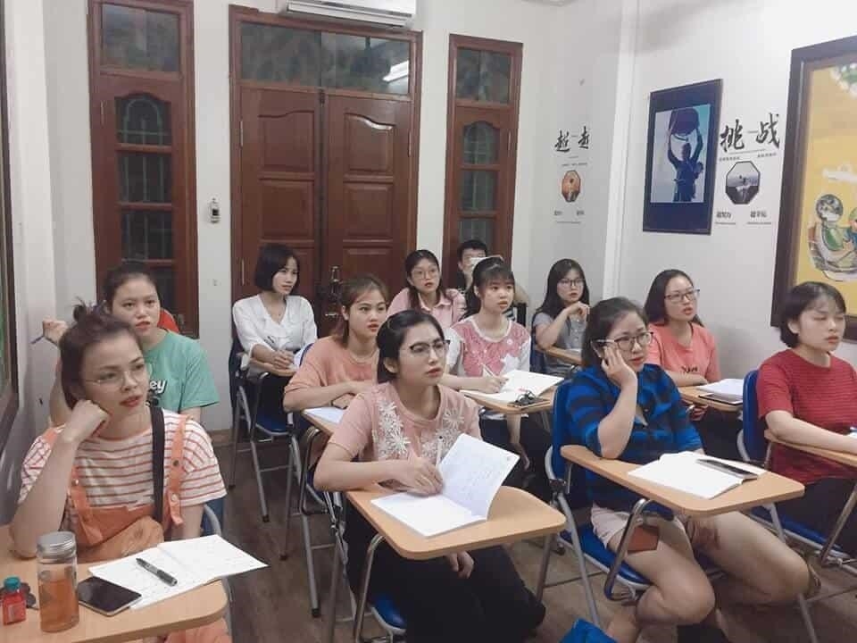 Molii FM là Trung Tâm tiếng Trung nổi tiếng, cung cấp các khóa học về ngôn ngữ Trung Quốc. Với đội ngũ giáo viên giàu kinh nghiệm và phương pháp giảng dạy hiệu quả, Molii FM đã thu hút được rất nhiều học viên đến từ khắp mọi nơi. Nếu bạn đang tìm kiếm một nơi để học tiếng Trung, Molii FM là sự lựa chọn tuyệt vời cho bạn.