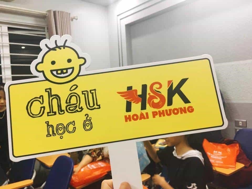 Tiếng Trung Hoài Phương HSK là một chương trình kiểm tra trình độ tiếng Trung Quốc được sử dụng rộng rãi trên toàn thế giới. Chương trình này được tổ chức bởi Trung tâm Giáo dục Quốc tế và Ngôn ngữ Tiếng Trung Quốc. Chương trình HSK bao gồm sáu cấp độ, từ HSK1 đến HSK6, với mục đích giúp các học viên đánh giá được trình độ tiếng Trung của mình và nâng cao kỹ năng ngôn ngữ. Các kỳ thi HSK được tổ chức định kỳ và cung cấp cho học
