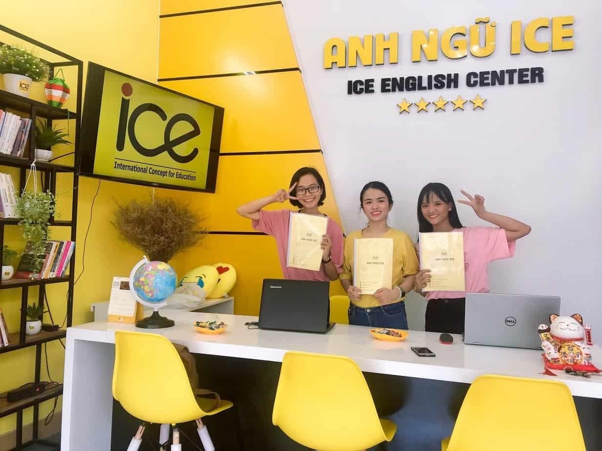 ICE là trung tâm Anh ngữ hàng đầu. Nơi đây cung cấp các khóa học tiếng Anh chất lượng cao, giúp học viên nâng cao kỹ năng ngôn ngữ của mình. Đội ngũ giáo viên tại ICE rất nhiệt tình và giàu kinh nghiệm, luôn sẵn sàng hỗ trợ và giúp đỡ học viên trong quá trình học tập. Ngoài ra, các hoạt động ngoại khóa được tổ chức tại ICE giúp học viên tăng cường kỹ năng giao tiếp và trải nghiệm văn hóa mới. Với tất cả những điều này