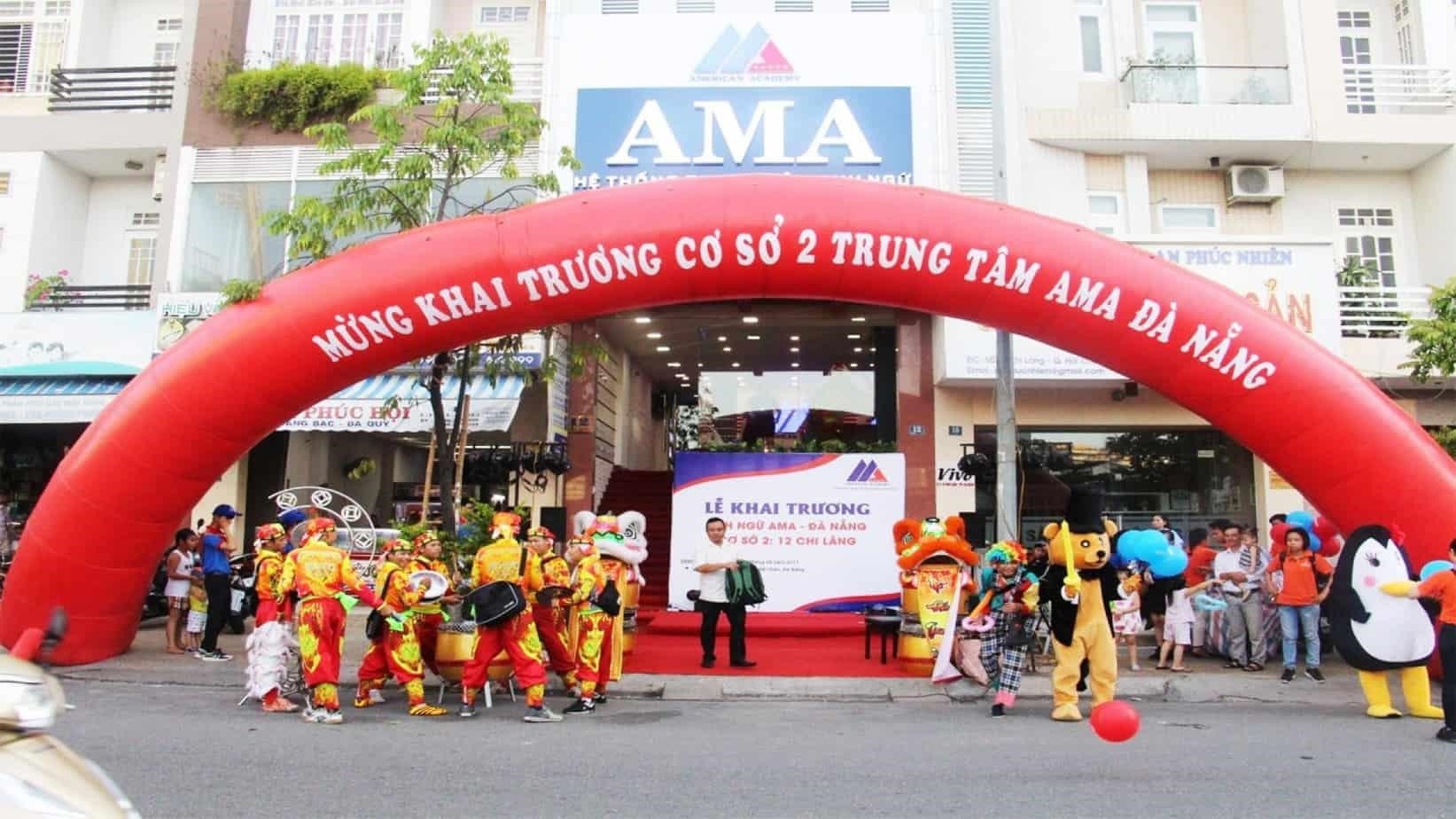 AMA là một trung tâm Anh ngữ tại địa phương. Nó cung cấp các khóa học đa dạng để giúp các học sinh phát triển kỹ năng tiếng Anh của họ. AMA có đội ngũ giáo viên giàu kinh nghiệm và thân thiện, luôn sẵn sàng hỗ trợ và động viên học sinh trong quá trình học tập. Với môi trường học tập hiện đại và tiện nghi, AMA là một lựa chọn tuyệt vời cho những ai đang tìm kiếm một trung tâm Anh ngữ chất lượng.