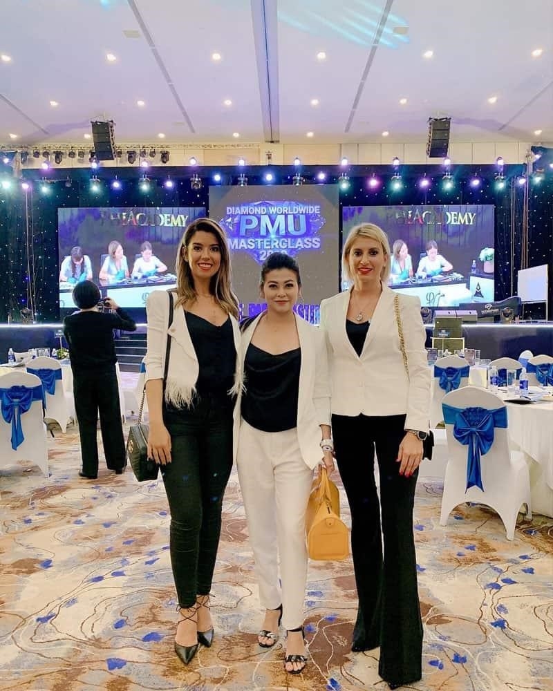 Phi Beauty là một thương hiệu làm đẹp nổi tiếng với các sản phẩm chất lượng cao và dịch vụ chuyên nghiệp. Công ty này đã trở thành một trong những người tiên phong trong lĩnh vực làm đẹp tự nhiên và không gây hại cho sức khỏe của khách hàng. Với đội ngũ chuyên gia giàu kinh nghiệm và sự tận tâm, Phi Beauty luôn mang đến cho khách hàng những trải nghiệm làm đẹp tuyệt vời và đáng nhớ.