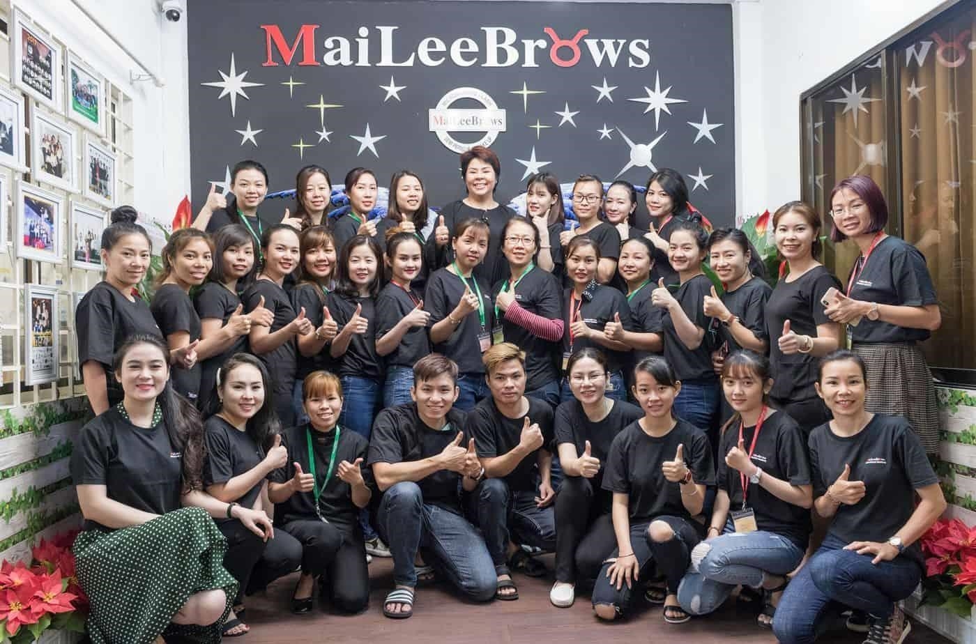 Các nhân viên tại MaiLee Brows Academy được ví như một hình ảnh tuyệt vời, với sự chuyên nghiệp và tâm huyết trong công việc. Họ luôn sẵn sàng đáp ứng nhu cầu của khách hàng và cung cấp dịch vụ tốt nhất để đem lại sự hài lòng cho mọi người.