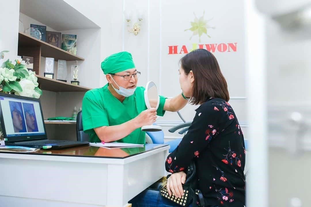 Ở quận 1, có một trong những trung tâm dạy thẩm mỹ uy tín. Chương trình đào tạo được thiết kế khoa học, tập trung vào thực hành trên mẫu thật và sử dụng các thiết bị dụng cụ chất lượng.