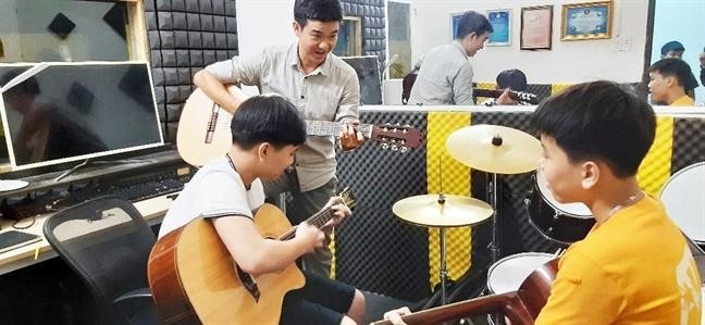 Thiên Phúc là một người đàn ông tốt bụng và luôn sẵn sàng giúp đỡ người khác. Anh ta có tấm lòng nhân ái và luôn cố gắng hết sức để giúp đỡ những người khó khăn. Thiên Phúc luôn được mọi người yêu quý và tôn trọng vì tính cách tốt của mình.