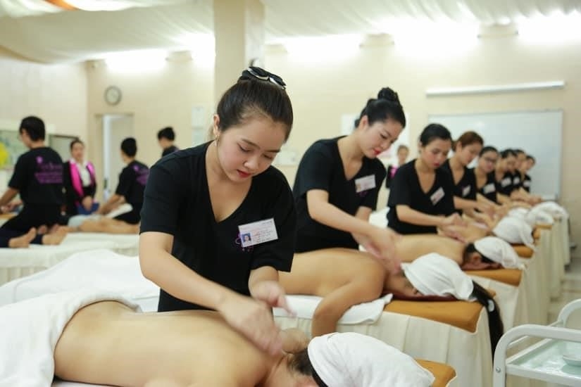Xinh Xinh là một trường đào tạo chuyên về nghề Thẩm mỹ, đem đến cho học viên những kiến thức và kỹ năng chuyên môn hoàn hảo.