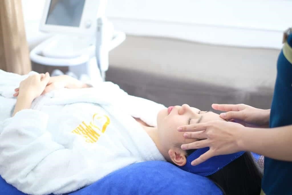 là một trường đào tạo nghề làm đẹp uy tín, chuyên đào tạo các kỹ năng trong lĩnh vực thẩm mỹ. Các học viên tại Miss Tram được đào tạo bởi những chuyên gia hàng đầu trong ngành, với các khóa học đa dạng và nâng cao kỹ năng của họ. Miss Tram tự hào là một trong những trường đào tạo thẩm mỹ hàng đầu tại Việt Nam, mang lại cho học viên sự tự tin và thành công trong sự nghiệp của mình.