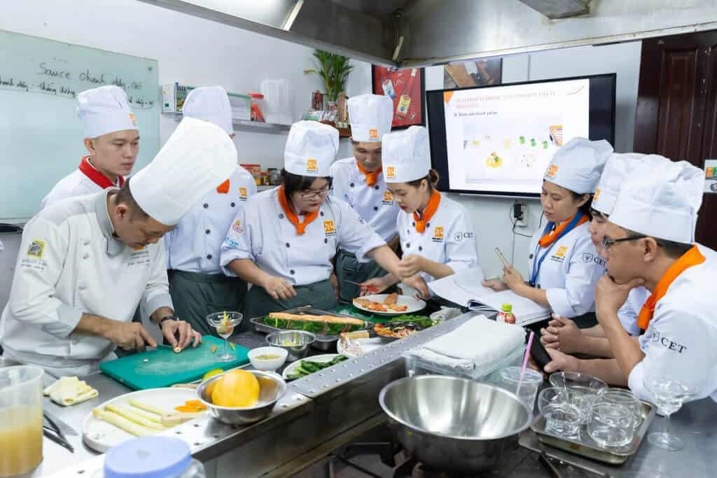 Viết lại:Các lựa chọn nghề nghiệp trong khu vực châu Á và châu Âu đang trở nên ngày càng đa dạng và phong phú. Các công việc trong lĩnh vực kinh doanh, khoa học, công nghệ thông tin, y tế và giáo dục đều đang trở nên phổ biến và thu hút sự quan tâm của nhiều người. Ngoài ra, các ngành nghề truyền thống như nghệ thuật và thể thao cũng đang ngày càng được đánh giá cao. Vì vậy, việc tìm kiếm một nghề nghiệp phù hợp