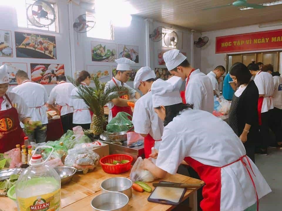 Văn Lang Vocational College is a school that specializes in vocational education.