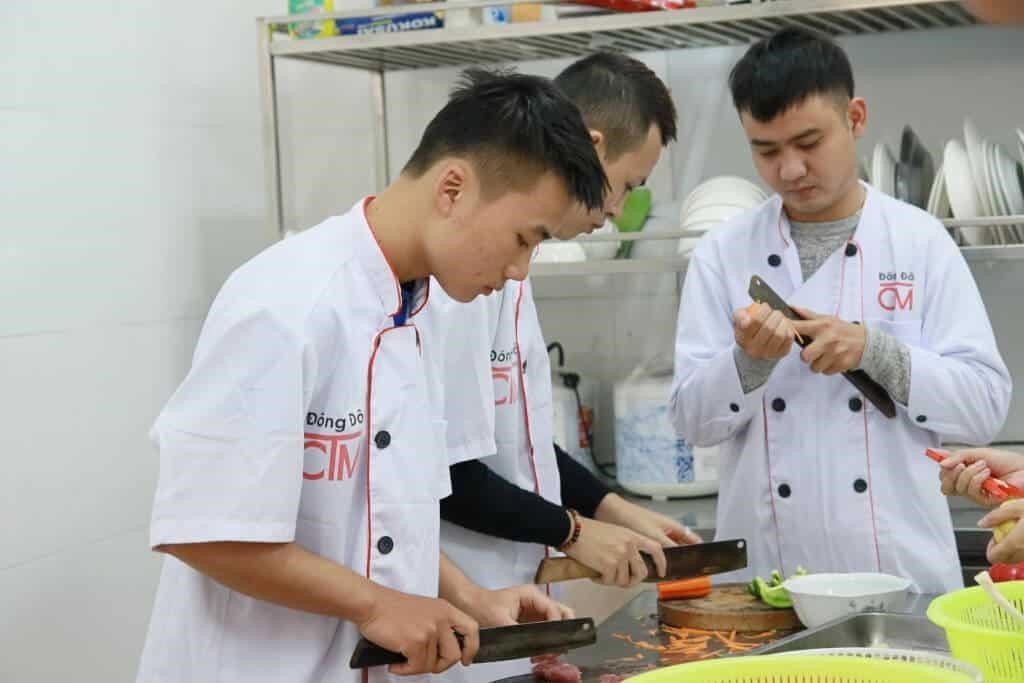 Trường Trung cấp Công nghệ và Quản trị Đông Đô là một trường học chuyên về công nghệ và quản trị.