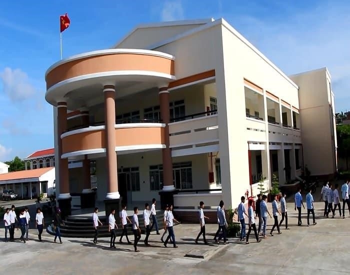 Trường Cao đẳng Nghề Bạc Liêu là một trường đào tạo nghề tại tỉnh Bạc Liêu. Trường cung cấp các khóa học chuyên môn và kỹ năng để học viên có thể trở thành người lao động có trình độ chuyên môn cao và đáp ứng được nhu cầu của thị trường lao động. Các chương trình đào tạo của trường đều được thiết kế với sự tham gia của các chuyên gia và doanh nghiệp trong ngành, giúp học viên có được kiến thức và kinh nghiệm thực tiễn.