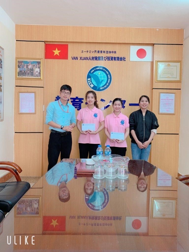 Công ty Vạn Xuân chuyên đầu tư và phát triển nhân lực.