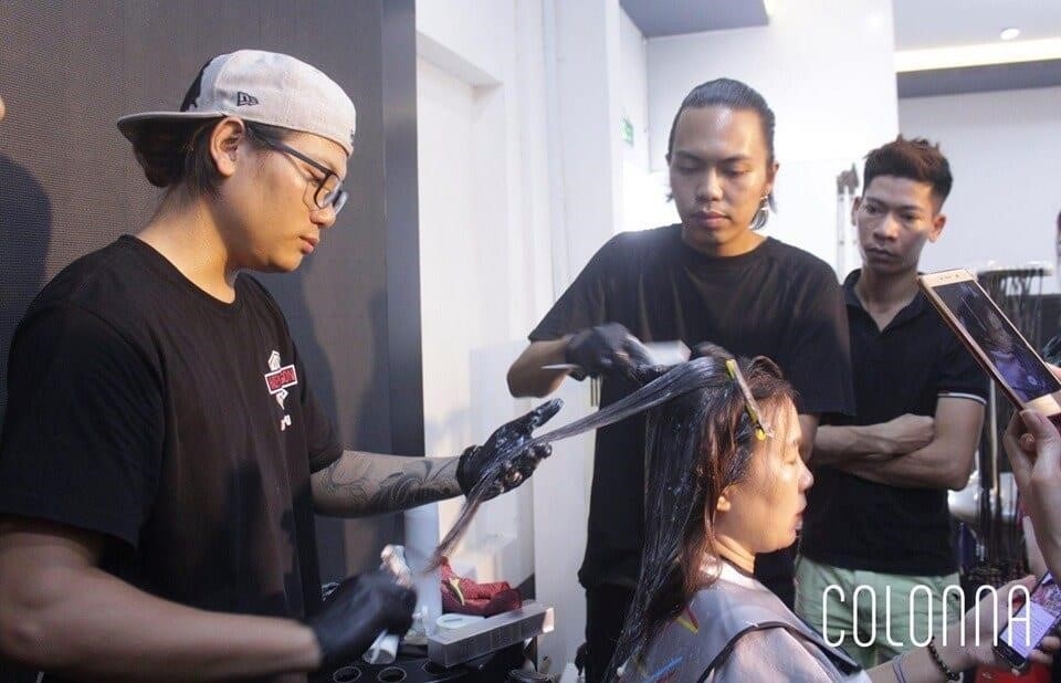 Hand Việt là một trường nghề nổi tiếng tại Việt Nam. Tại đây, học viên được đào tạo về nhiều ngành nghề khác nhau, đặc biệt là trong lĩnh vực thời trang và làm đẹp. Với đội ngũ giảng viên giàu kinh nghiệm và phương pháp đào tạo hiện đại, Hand Việt đem đến cho học viên những kiến thức và kỹ năng cần thiết để trở thành những chuyên gia trong ngành của mình. Ngoài ra, trường còn có các hoạt động đào tạo thực tế, giúp học viên có