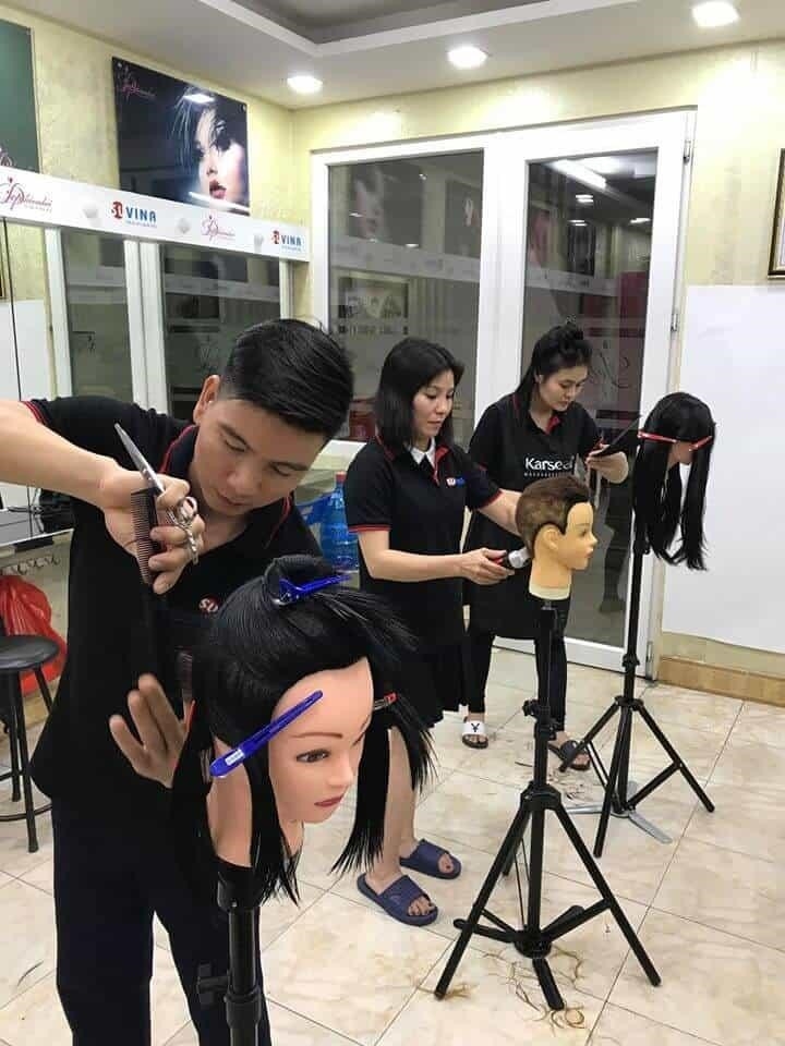 Beauty Center Đẹp Hiện Đại là một trung tâm làm đẹp đầy tiện nghi và hiện đại. Ở đây, bạn có thể tìm thấy những dịch vụ làm đẹp chất lượng cao, từ chăm sóc da cơ bản đến các liệu trình chuyên sâu. Không chỉ vậy, Beauty Center còn sử dụng những thiết bị và sản phẩm tiên tiến nhất để đảm bảo sự hài lòng của khách hàng. Với đội ngũ nhân viên chuyên nghiệp, tận tâm và giàu kinh nghiệm, Beauty Center Đẹp Hiện Đại đang trở thành địa chỉ tin c