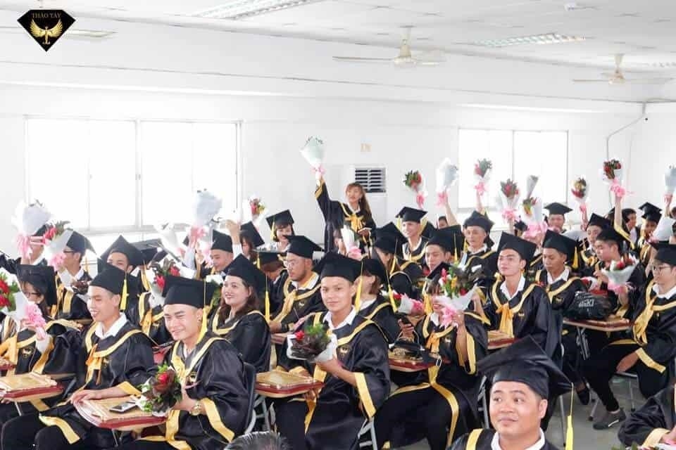 Học viện Quốc tế Thảo Tây là một trường đào tạo chất lượng cao với các chương trình giáo dục đa dạng. Trường cung cấp cho sinh viên một môi trường học tập và sinh hoạt tiên tiến và đầy đủ tiện nghi. Ngoài ra, học viện cũng là nơi tập trung của các giáo viên và chuyên gia giỏi, đảm bảo chất lượng giảng dạy và đào tạo tốt nhất cho sinh viên.