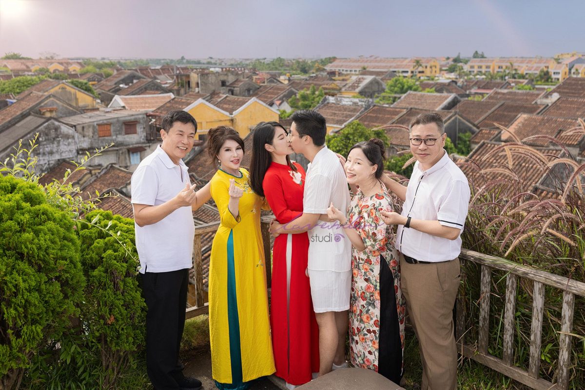 Thuê dịch vụ chụp hình gia đình ở Hội An