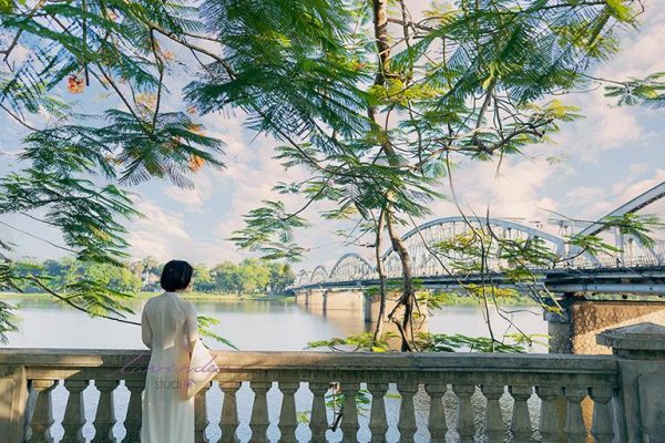 Thuê thợ chụp ảnh áo dài đẹp ngoại cảnh ở Huế giá bao nhiêu