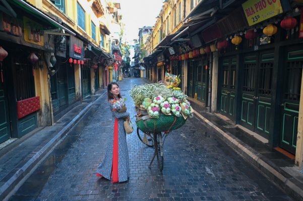 Bí quyết chụp hình ngoại cảnh với áo dài đẹp