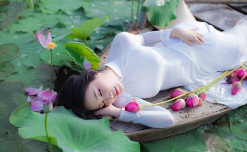 Studio chuyên chụp ảnh áo dài đẹp hồ Sen Hồ Tây