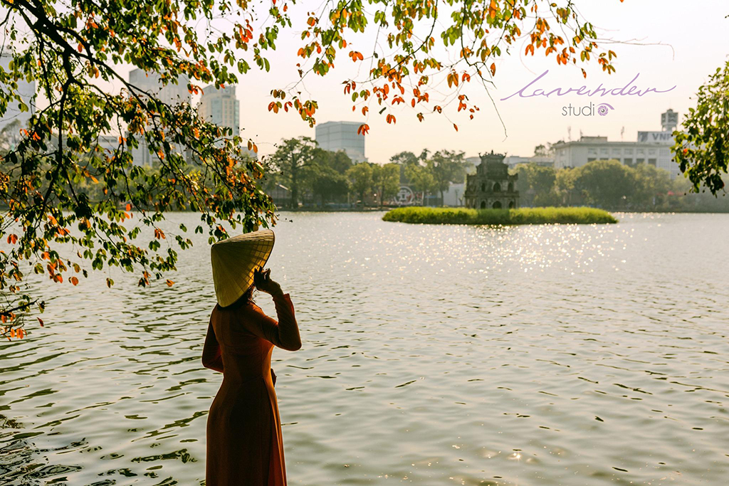 Bí quyết chụp ảnh mùa thu Hà Nội với áo dài