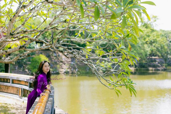 Dịch vụ chụp ảnh áo dài ở Huế đẹp và rẻ cùng Topv khi đi du lịch