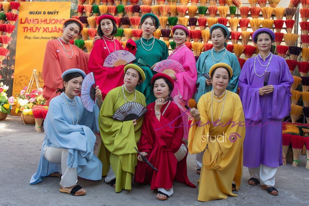 Kinh nghiệm thuê áo dài cổ phục ở Huế đẹp và rẻ Kinh nghiệm thuê áo dài cổ phục ở Huế đẹp và rẻ