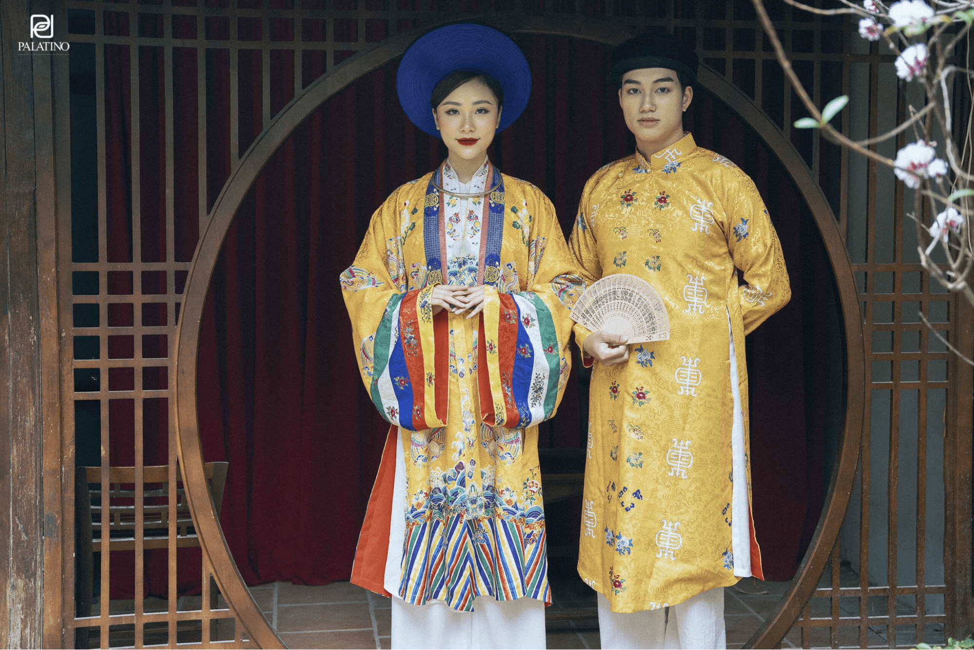 Tạo dáng chụp ảnh áo dài nhật bình cổ phục