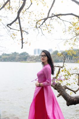 Tạo dáng chụp ảnh mùa thu Hà Nội đẹp