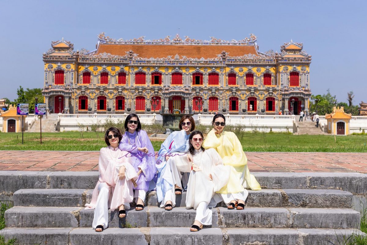 Chụp ảnh cùng bạn bè khi đi du lịch giá bao nhiêu Chụp ảnh cùng bạn bè khi đi du lịch giá bao nhiêu