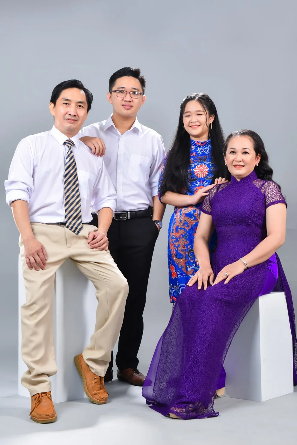 Địa chỉ chụp hình Tết gia đình 4 người tại TP.HCM 2025 uy tín Địa chỉ chụp hình Tết gia đình 4 người tại TP.HCM 2025 uy tín