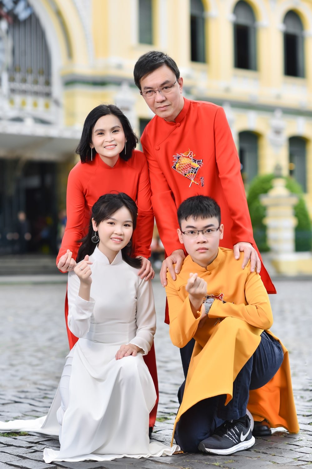 Địa chỉ chụp hình Tết gia đình 4 người tại TP.HCM 2025 uy tín Địa chỉ chụp hình Tết gia đình 4 người tại TP.HCM 2025 uy tín