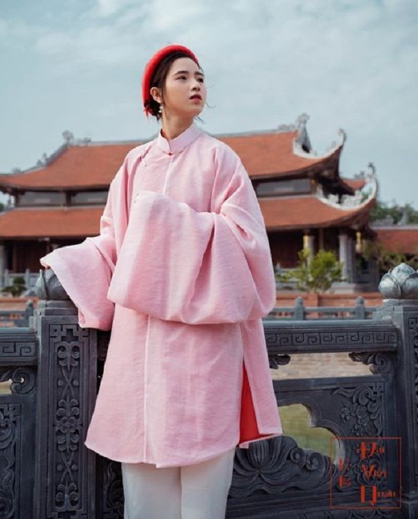 chụp ảnh với áo dài ngũ thân