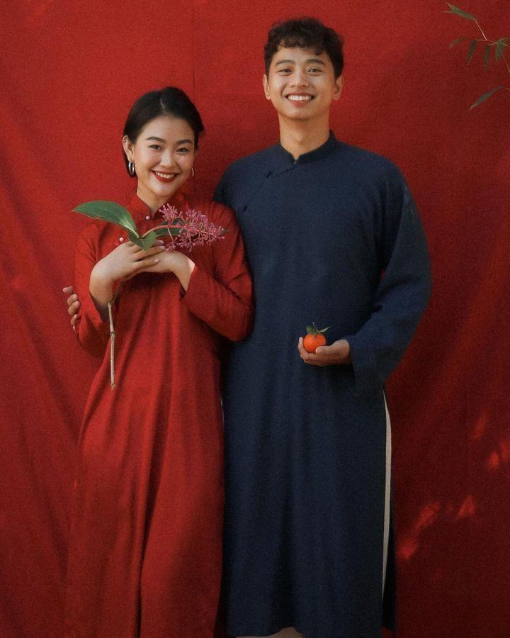 Duyên dáng khi chụp hình couple tết với áo dài năm 2025