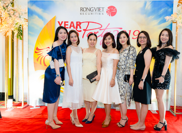 Mới nhất chi phí chụp ảnh tất niên cuối năm tại Huế năm 2025