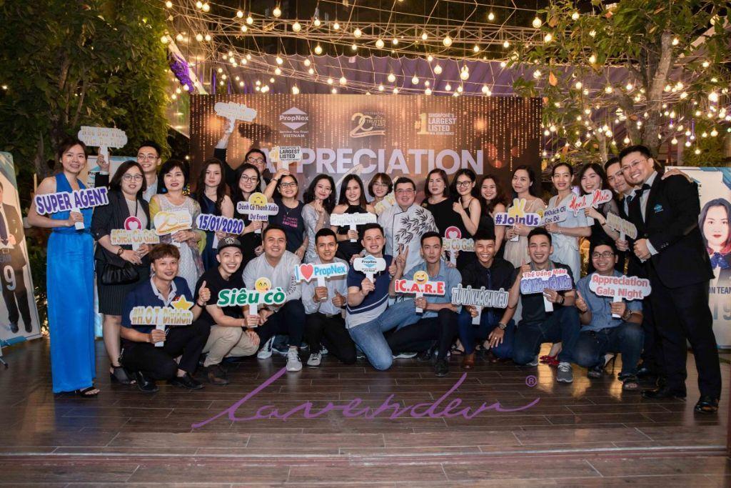 Giá chụp hình sự kiện year end party hiện nay bao nhiêu tiền Giá chụp hình sự kiện year end party hiện nay bao nhiêu tiền