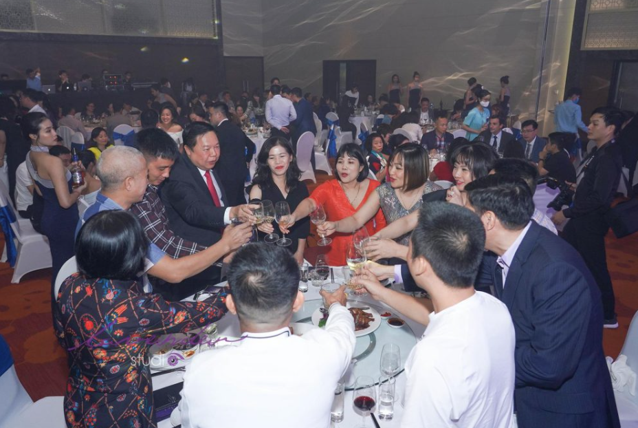 Cách trang trí tiệc tất niên cuối năm 2025 mới nhất Cách trang trí tiệc tất niên cuối năm 2025 mới nhất